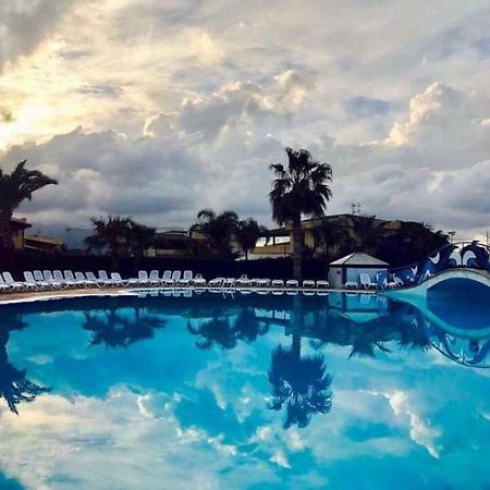 Mare Luna Village Campofelice Di Roccella Luaran gambar