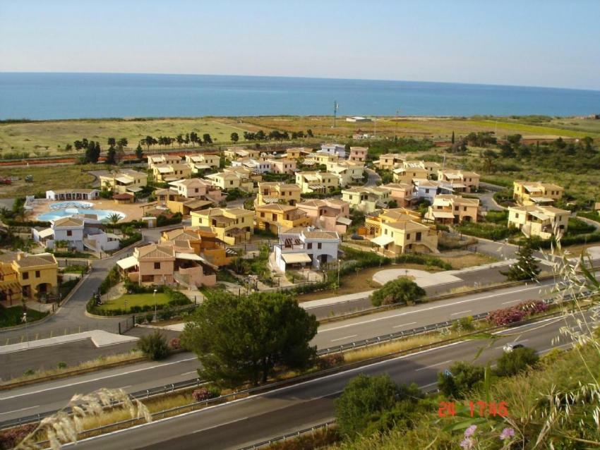Mare Luna Village Campofelice Di Roccella Luaran gambar