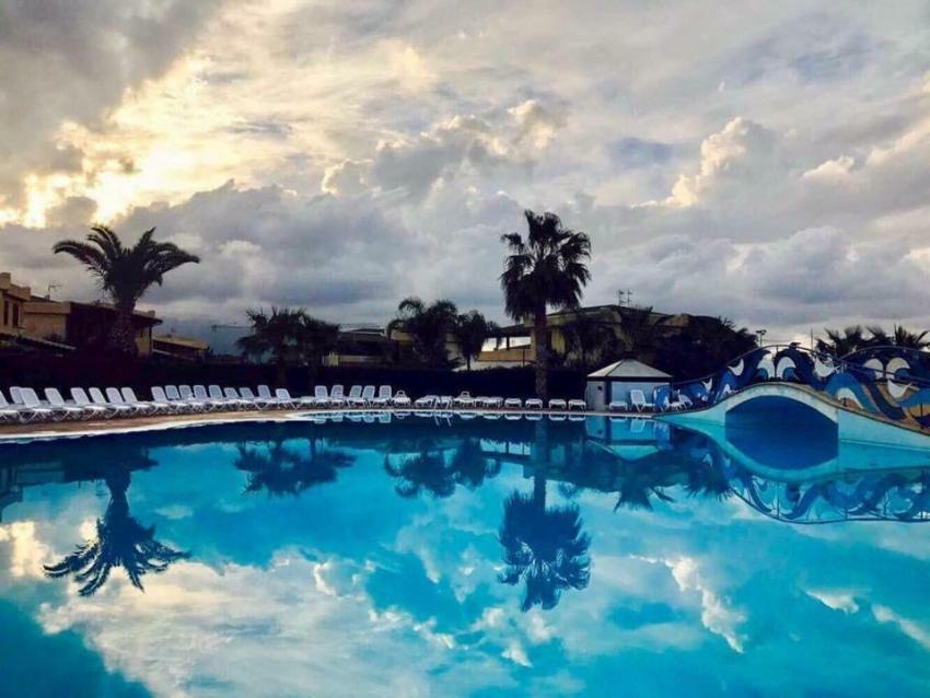 Mare Luna Village Campofelice Di Roccella Luaran gambar
